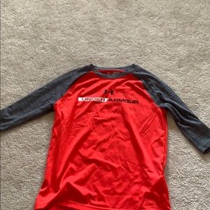 gray and red under armour mid sleeve